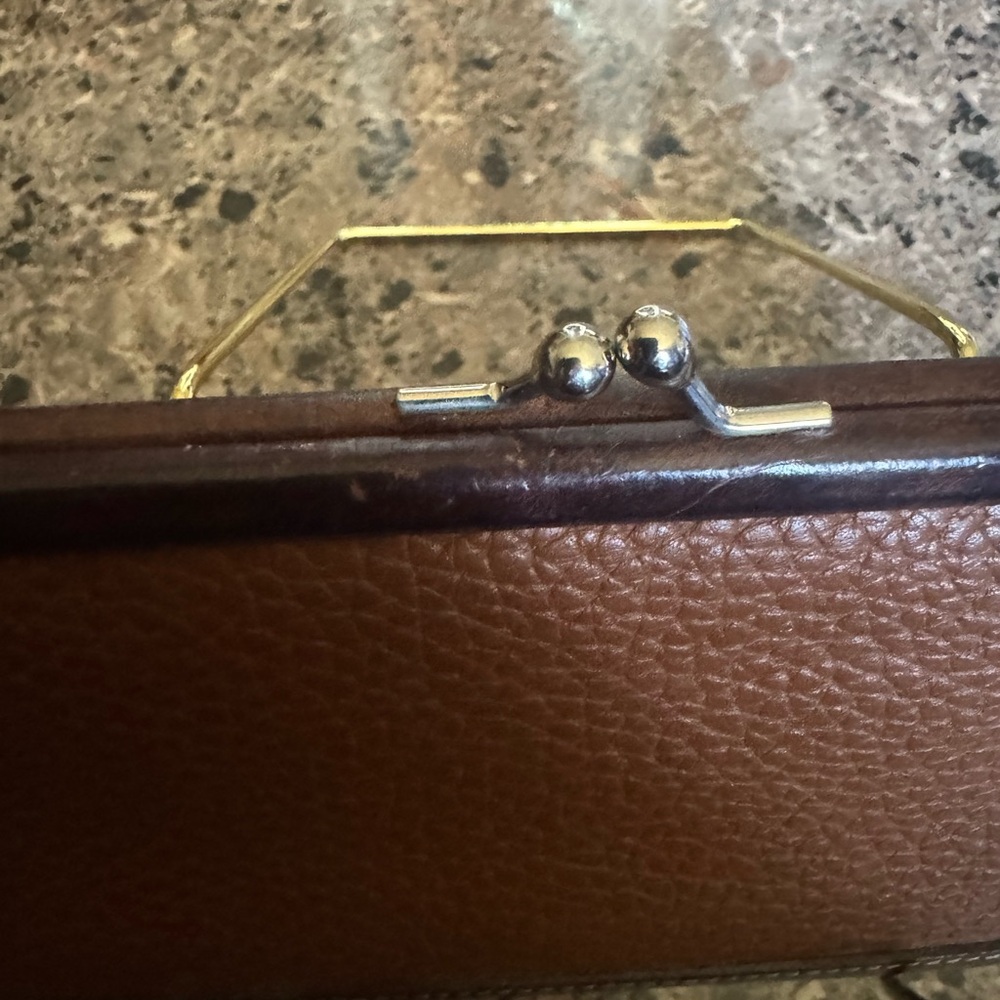 Dooney & Bourke Tan Trifold Pebbled Leather wallet EUC - Picture 8 of 9